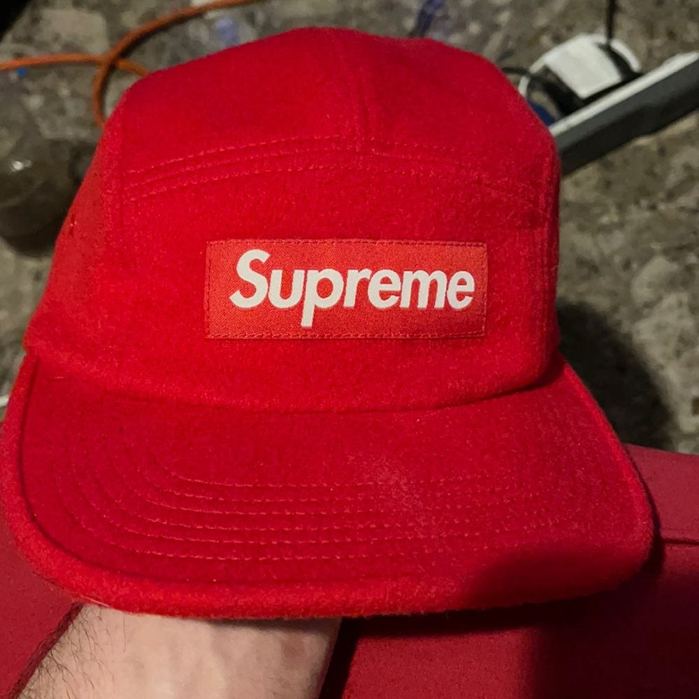 Supreme strap back 100% authentic red